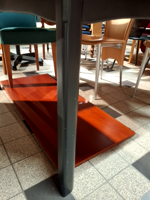 Spisebord mørkt